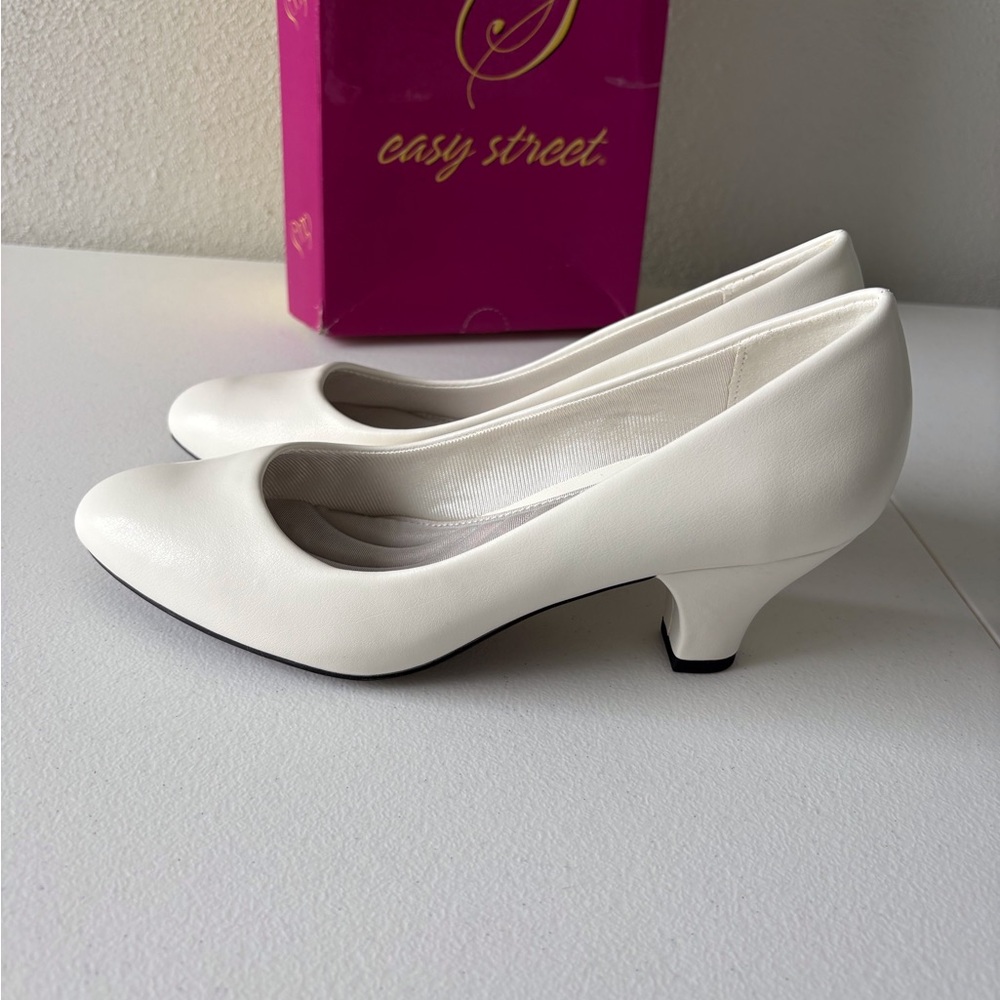 Easy Street Size 8 White Round Toe Pumps Easter Career Office Spring Summer NWIB - Picture 3 of 13
